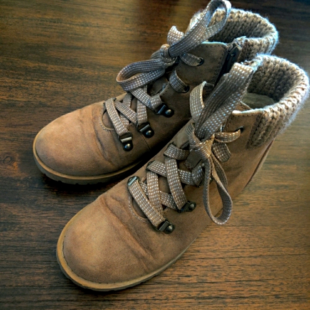 EUC girls boots